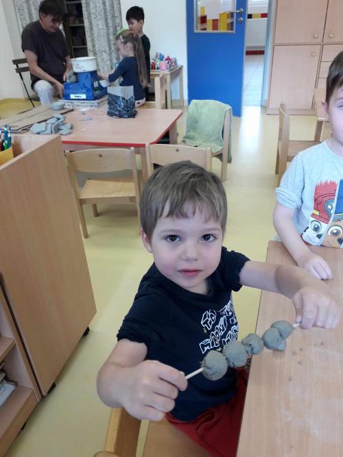 Hrnčířské práce u Mravenečků